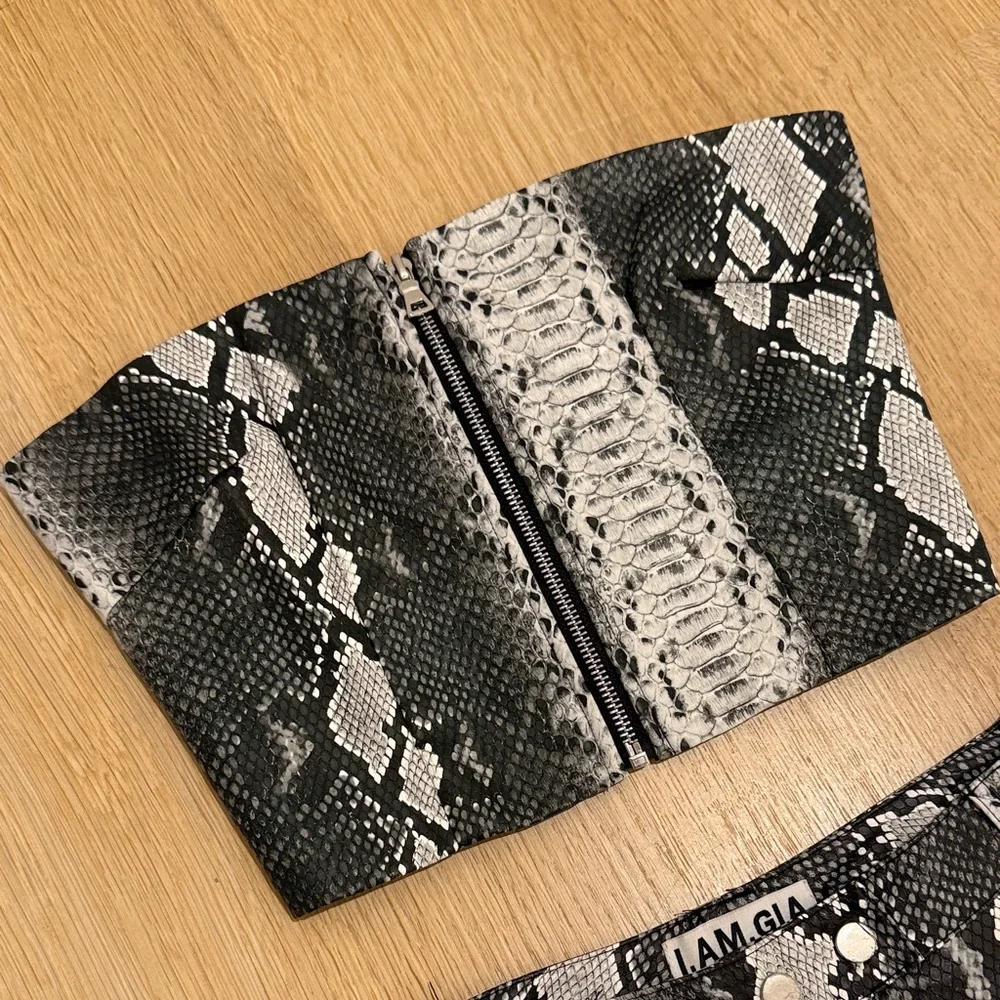 I.AM.GIA Monochrome Snakeskin Set - Picture 4 of 8